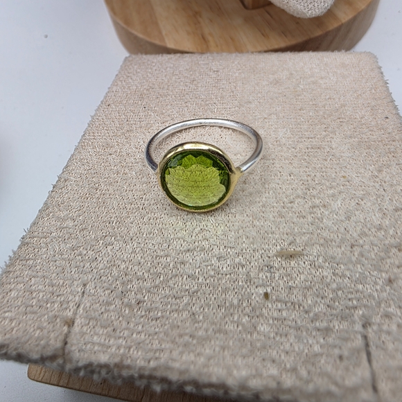 Elegant Green Gemstone Ring with Gold and Silver Accents (1149) - Picture 2 of 3